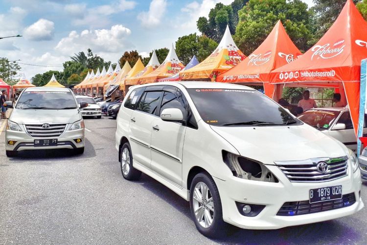 Innova Community (IC) mengikuti ajang drag race di Riau.