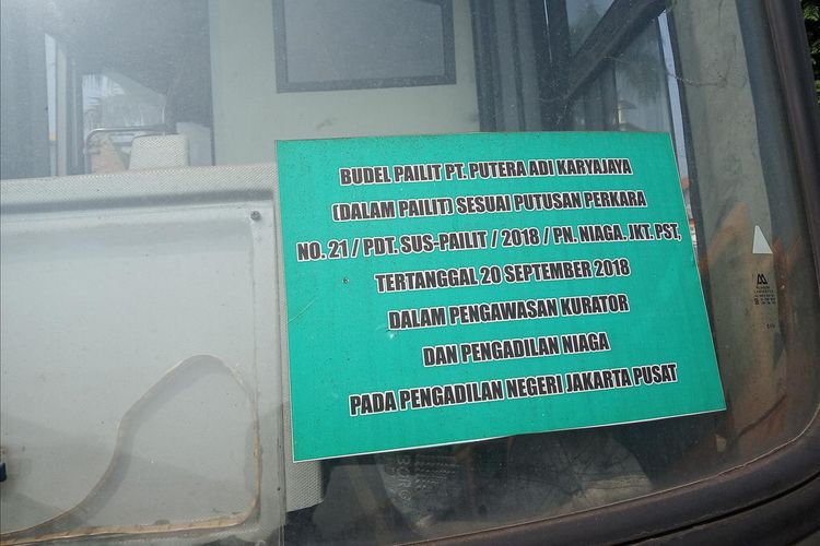 Ratusan bus Transjakarta terbengkalai di lahan kosong, Kecamatan Dramaga, Kabupaten Bogor, Kamis (25/7/2019)