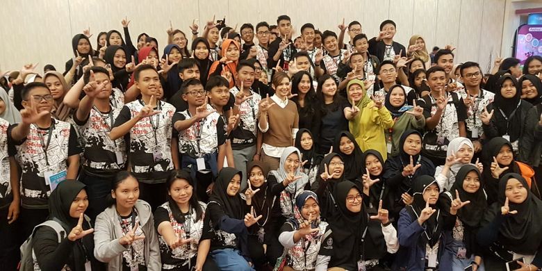 Najwa Shihab (Jurnalis/pendiri narasi.tv) membagikan kisahnya kepada peserta FLS 2019 dalam sesi bincang interaktif di Bogor, Jawa Barat (26/7/2019).