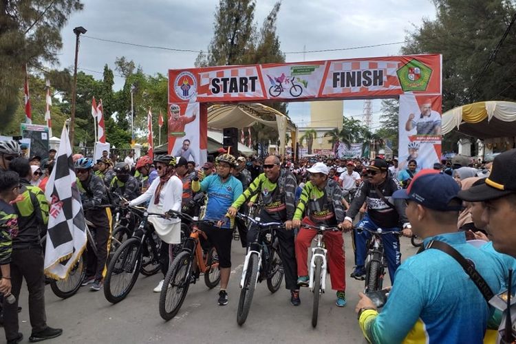 Hembusan angin dari Pantai Pelangi ikut mengantar pelepasan 10 ribu peserta Gowes Nusantara Etape Kabupaten Pidie, Nanggroe Aceh Darusaalam yang memadati Pendopo Bupati Pidie, Minggu, (1/9/2019).