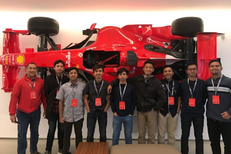 Tim Sapuangin ITS  berkunjung dan belajar langsung di markas Ferrari di Italia akhir tahun lalu sebagai penghargaan  Shell atas kemenangan di ajang mobil hemat energi bergengsi dunia tersebut.