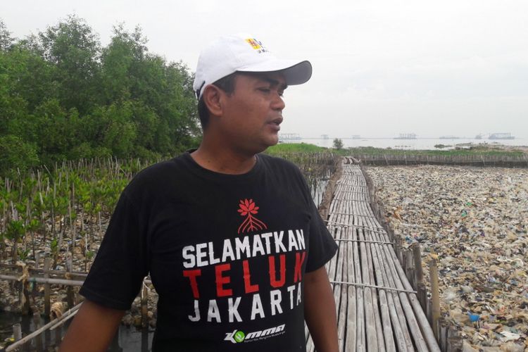 Ketua Komunitaa Mangrove Muara Angke, Risnandar