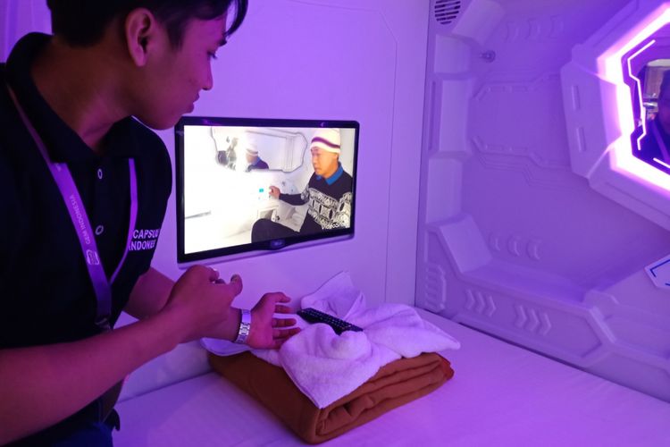 Capsule Hotel dengan teknologi dan konsep dari Jepang yang akan dioperasikan di Indonesia, saat pemeran di JIExpo Kemayoran, Jakarta, Selasa (22/3/2018).