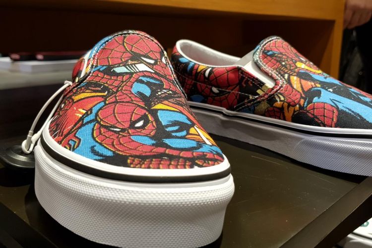 Sneaker Vans x Marvel di gerai Vans Grand Indonesia, Jakarta.