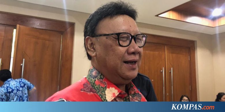 Mendagri Minta Jajarannya Stop Minum Air Mineral Kemasan Plastik