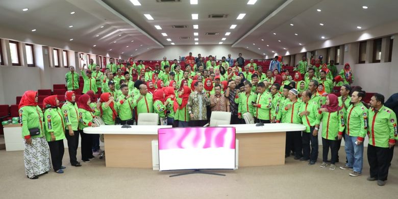 Wali Kota Makassar Mohammad Ramdhan ?Danny? Pomanto usai rapat pleno assosiasi penasehat wali kota bidang RT dan RW di Ruang Sipakatau Balaikota Makassar, Minggu (5/5/2019).

 