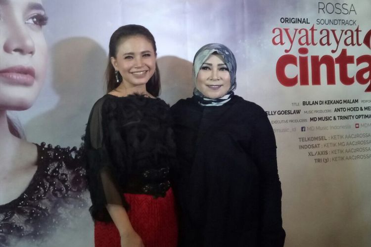 Rossa dan Melly Goeslaw saat ditemui usai jumoa pers peluncuran Official Video Clip Bulan Dikekang Malam, di Md Place, Setiabudi, Jakarta Pusat, Kamis (26/10/2017).