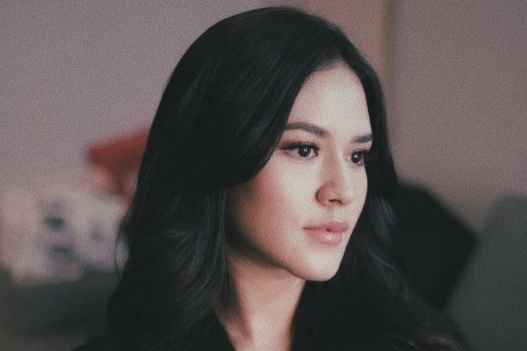 Salah satu solois perempuan populer Indonesia, Raisa.