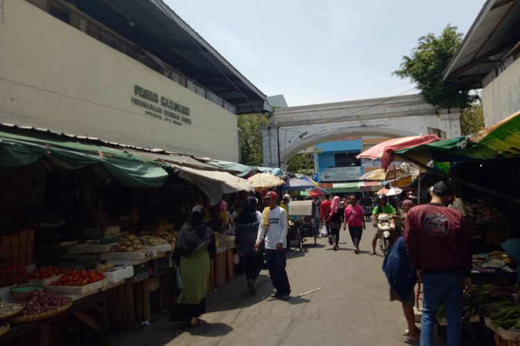 Suasana Pasar Kanoman, Cirebon.