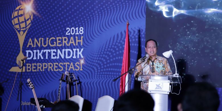Menristekdikti Mohamad Nasir dalam Malam Anugerah Pendidik dan Tenaga Kependidikan (Diktendik) Berprestasi tahun 2018 di Jakarta (29/10/2018).