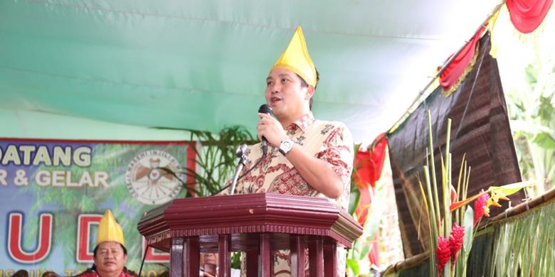 Wakil Gubernur Sulawesi Utara (Sulut) Steven O. E Kandouw, saat memberikan sambutan di acara Ibadah Syukur dan gelar adat Tulude di Batusaiki, Molas, Manado, Sabtu (2/2/2019 ).