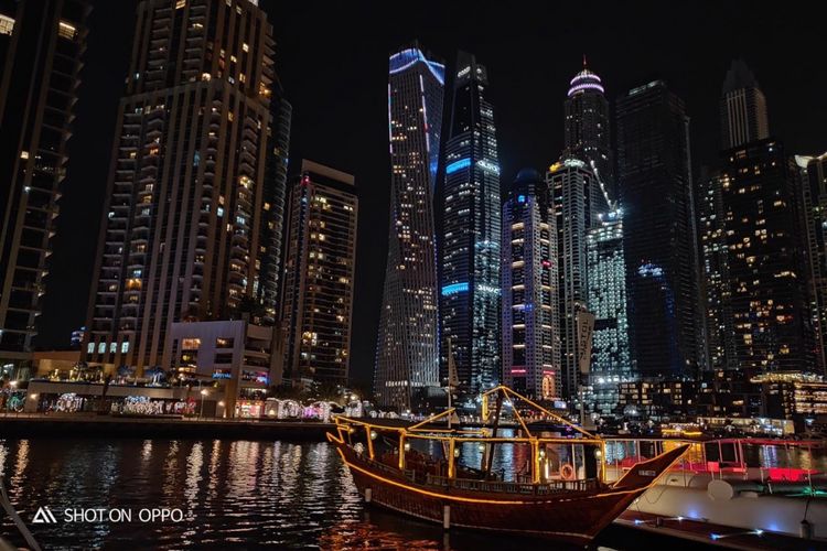 Panorama Dubai saat malam