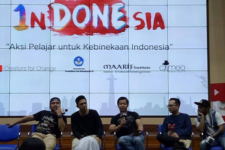 Tim Cameo Project mengisi acara 1ndonesia - Aksi Pelajar untuk Kebhinekaan Indonesia, di Gedung Kementerian Pendidikan dan Kebudayaan, Jakarta Selatan, Sabtu (23/4/2017).