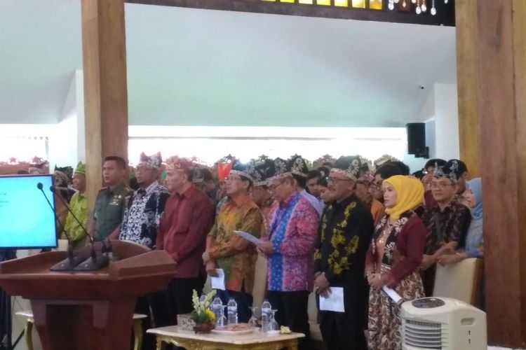 Pemerintah Kabupaten Banyuwangi mengundang para diaspora untuk bersilaturahim saat perayaan Idul Fitri 2017. Para perantau diajak untuk berperan membangun kampung halamannya.