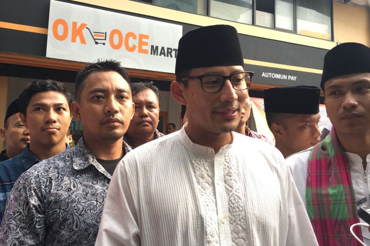 Wakil Gubernur DKI Jakarta terpilih Sandiaga Uno, saat meresmikan OK-OCE Mart Kopkar Yapi Al Azhar, Rawamangun, Jakarta Timur, Minggu (16/7/2017).