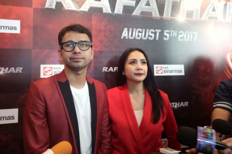 Raffi Ahmad dan Nagita Slavina ditemui usai Gala Premiere Film Rafathar di CGV Blitz, Grand Indonesia, Jakarta Pusat, Sabtu (5/8/2017).