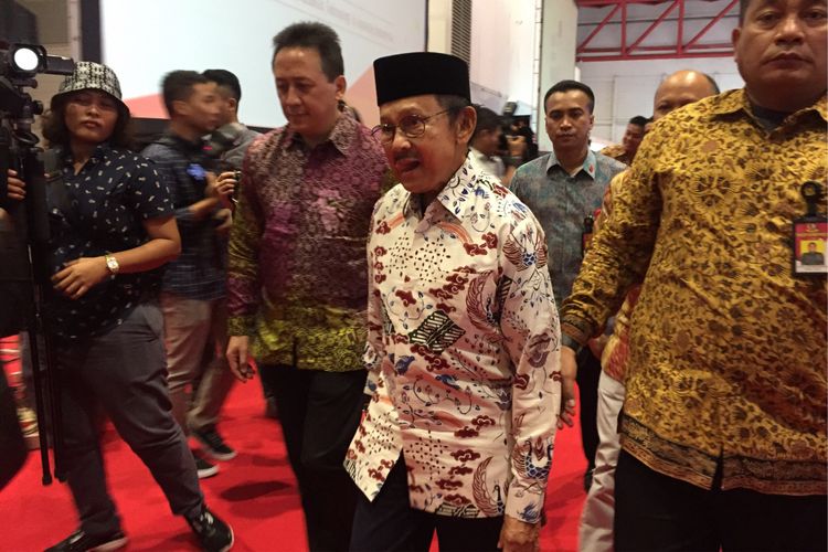 Presiden ke-3 Republik Indonesia BJ Habibie saat menghadiri pameran teknologi dan inovasi bertajuk Habibie Festival di JIExpo Kemayoran, Jakarta Pusat, Senin (7/8/2017).
