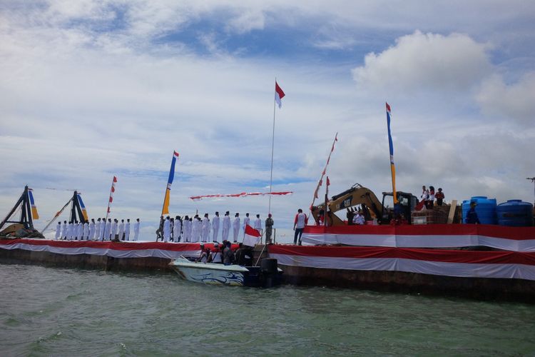 Kegiatan pengibaran bendera merah putih dengan paskibra sebanyak 1478 paskibra dengan konsep kebhinekaan yang dilakukan di wilayah perbatasan Sebatik tercatat dalam rekor muri. Upacara yang digelar di dermaga  Pos TNI AL dan dermaga pelabuhan Batu Sei Pancang Sebatik tersebut dihadiri  Menteri Desa dan Pembangunan Daerah Tertinggal Eko Putro S yang bertindak sebagai inspektur upacara.