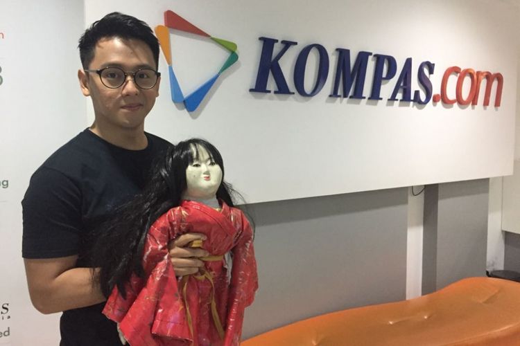 Ario Astungkoro berpose di kantor redaksi Kompas.com, Palmerah Selatan, Jakarta Pusat, Selasa (5/9/2017). Ia sedang mempromokan film Petak Umpet Minako yang tayang di bioskop pada 7 September 2017.
