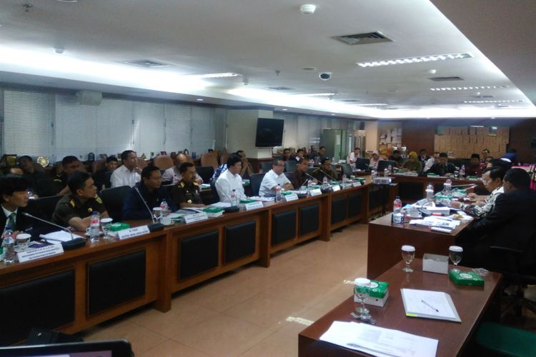 Rapat Dengar Pendapat (RDP) Komite I DPD RI dengan BPKP, KPK, Kejagung, dan Polri tentang evaluasi Dana Desa, Jakarta, Selasa (5/9/2017).