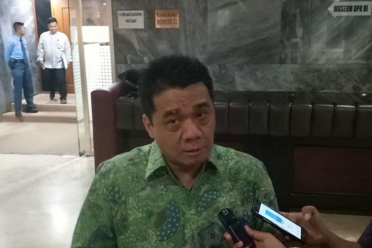 Wakil Ketua Komisi II DPR Ahmad Riza Patria di Kompleks Parlemen, Senayan, Jakarta,  Senin (18/9/2017)
