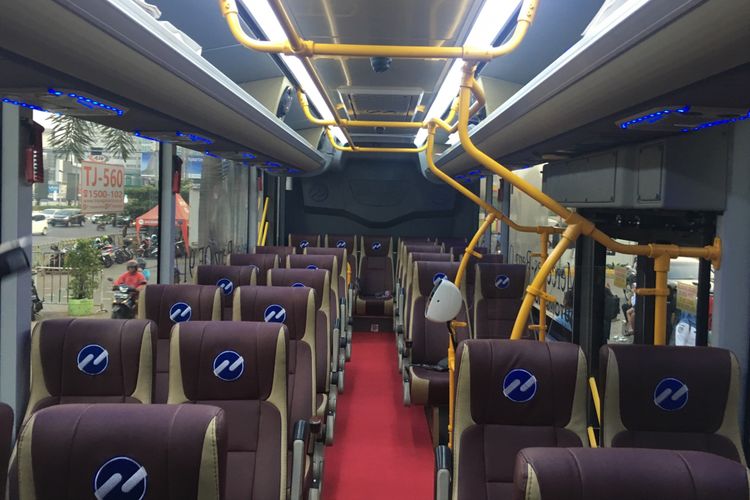 Bus Royal Trans Jakarta Hanya Uji Coba Satu Hari dari Bekasi ke Plaza Senayan, Selasa (19/9/2017).