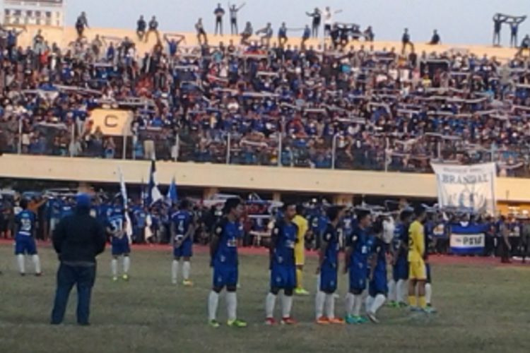 Pemain PSIS Semarang seusai laga melawan PSMS Medan di Stadion Kebundalem, Kendal. 
