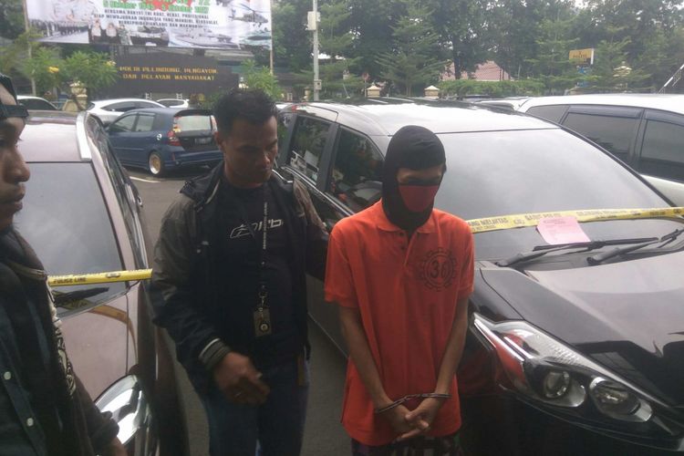 Egyn Setiarso Wibowo (26), otak penipuan bermodus rental mobil yang ditangkap Polres Metro Jakarta Selatan. 