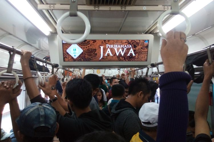 Tayangan dari MacroAd Linikini yang bisa dinikmati para penumpang KRL di Jabodetabek