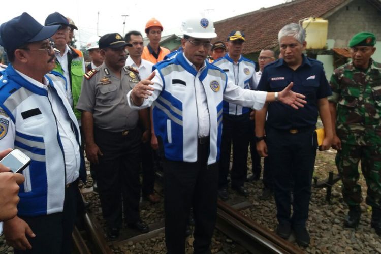 Menteri Perhubungan Budi Karya Sumadi,di Stasiun Cicurug, Sukabumi, Selasa (7/11/2017).