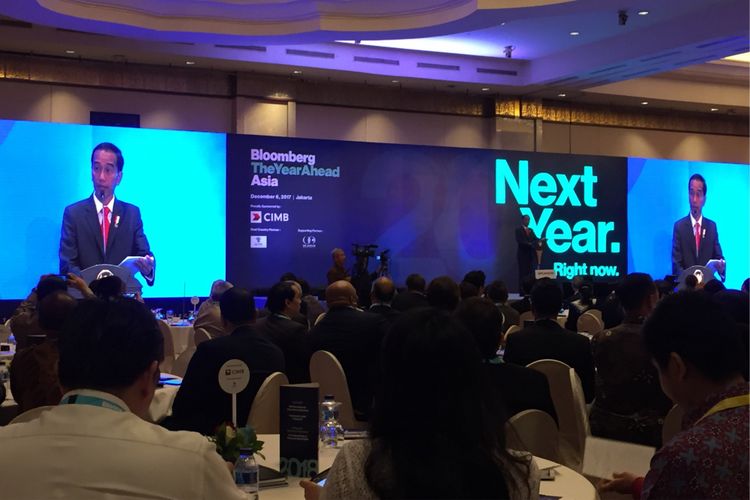 Presiden Joko Widodo saat menjadi pembicara utama pada Bloomberg The Year Ahead Asia 2018 di hotel Ritz Carlton, Mega Kuningan, Jakarta Selatan, Rabu (6/12/2017).