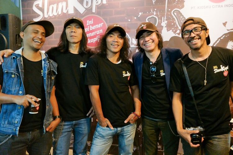 Grup band Slank di Peluncuran SlanKopi di Trafique Coffee, Jalan Hang Tuah Raya, Jakarta Selatan, Sabtu (16/12/2017).