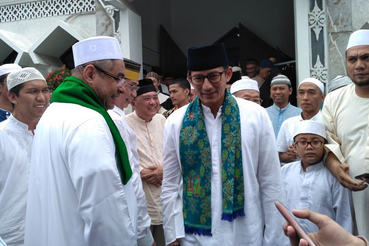 Wakil Gubernur DKI Jakarta Sandiaga Uno menghadiri acara maulid nabi di Masjid Baitul Muhajirin di Pondok Kelapa, Minggu (17/12/2017). 