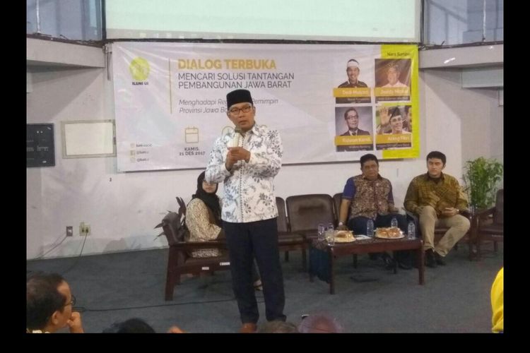 Wali Kota Bandung Ridwan Kamil menghadiri dialog terbuka di Pusat Studi Jepang, Universitas Indonesia.
