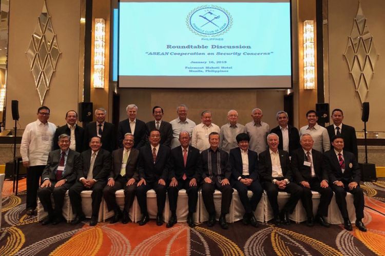 Foto bersama saat acara Small Gathering of Retired Senior Military Generals of ASEAN? yang berlangsung sejak tanggal 15 hingga 18 Januari 2018.   Pertemuan ini adalah merupakan hasil dari kesepakatan yang telah dicapai antara Pinnacle Club of ASEAN bersama US-China Sanya Initiative, tahun lalu di Bangkok, yang kemudian disetujui oleh Angkatan Perang Philippina untuk berperan sebagai tuan rumah dengan dukungan penuh oleh Sekretariat The Pinnacle Club.