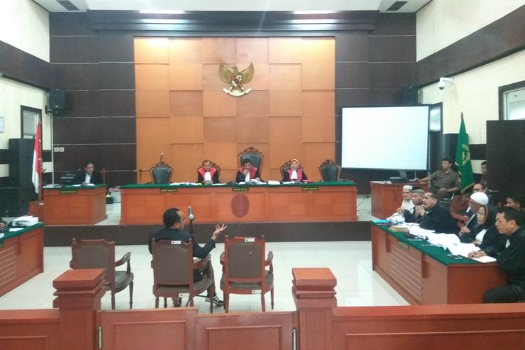 Saksi Muannas dan kuasa hukum Jonru adu argumentasi, Kamis (25/1/2018)