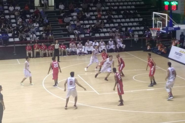 Tim nasional basket putra Indonesia mengawali test event Asian Games 2018 dengan meraih kemenangan telak atas Timor Leste di Hall Basket Senayan, Jakarta, Kamis (8/2/2018).
