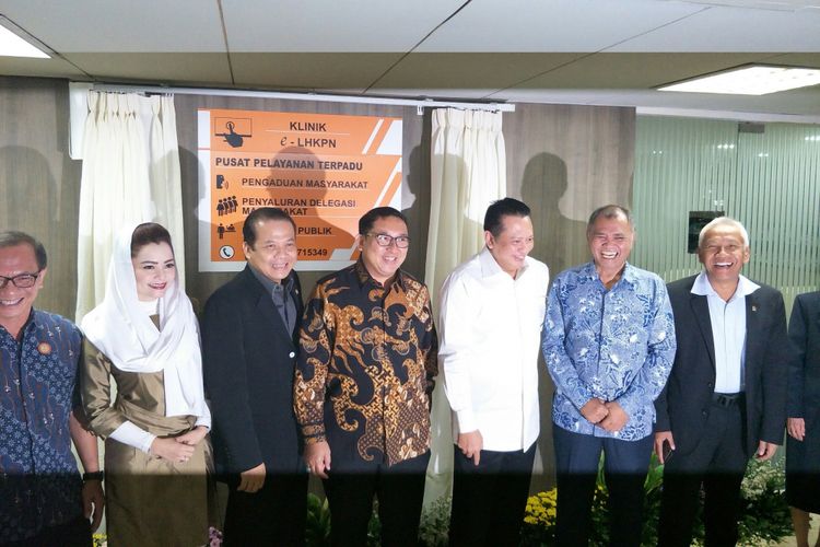 Ketua DPR Bambang Soesatyo dan Ketua KPK Agus Rahardjo meresmikan klinik e-LHKPN di Kompleks Parlemen, Senayan, Jakarta