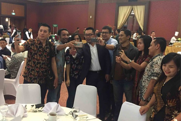 Calon gubernur Jawa Barat Ridwan Kamil menyelenggarakan gala dinner kegiatan  penggalangan dana untuk pasangan Rindu (Ridwan-Uu Ruzhanul Ulum) di JIExpo Kemayoran, Jakarta Pusat, Sabtu (24/2/2018).