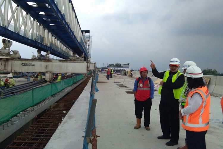 Evaluasi keamanan proyek elevated Tol Bogor Outer Ring Road (BORR), Sabtu (24/2/2018).