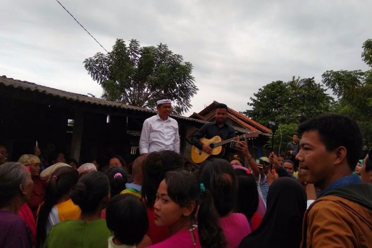 Calon wakil gubernur Jawa Barat Dedi Mulyadi saat melakukan blusukan ke Kabupaten Bekasi, Selasa (27/2/2018).