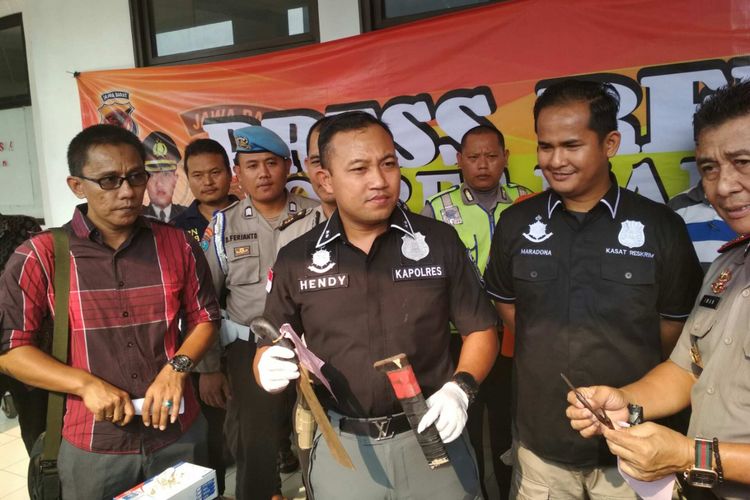 Tim Anaconda Polres Karawang kembali menembak mati begal yang beraksi di wilayah Karawang. Komplotan ini beberapa kali beraksi dengan modus cewek seksi.