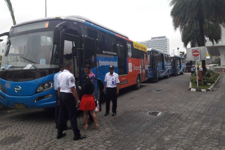 Suasana di Mega City Bekasi, salah satu titik keberangkatan bus menuju Jakarta, Senin (12/3/2018).
