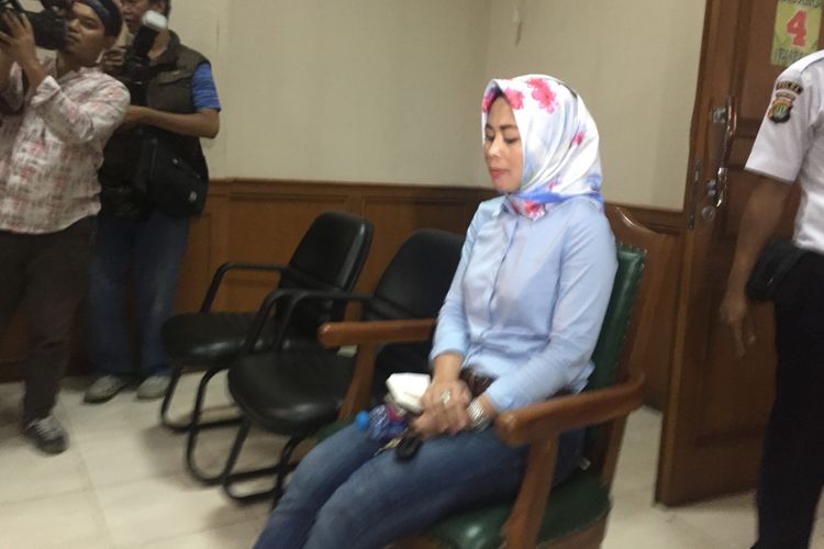 Istri Abdee Slank, Anita Dewi Farida, di Pengadilan Agama Jakarta Selatan, Senin (12/3/2018). Kehadiran Anita adalah menghadiri proses sidang cerai dengan gitaris band Slank tersebut.
