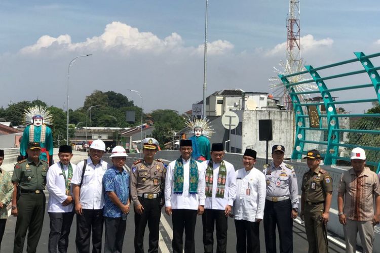 Gubernur DKI Jakarta Anies Baswedan saat meresmikan flyover Bintaro Permai, Jakarta Selatan, Jumat (16/3/2018).