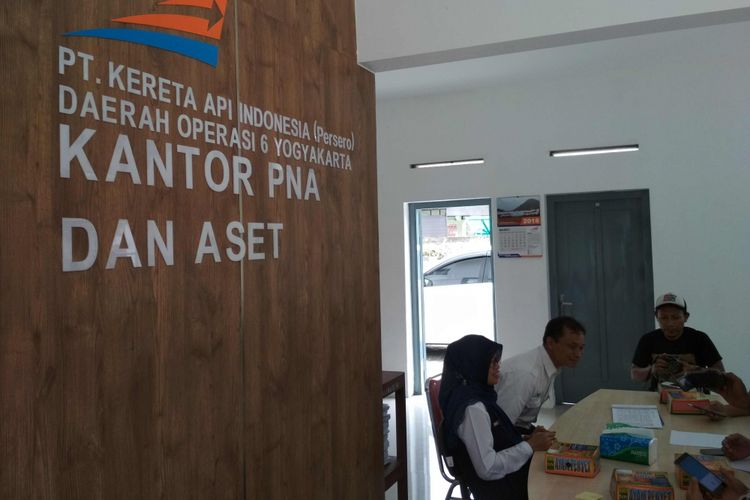 PT KAI Daop 6 Yogyakarta melaporkan, RMT, pensiunan polisi, atas dugaan penipuan dengan menyewakan aset milik PT KAI, Rabu (21/3/2018).