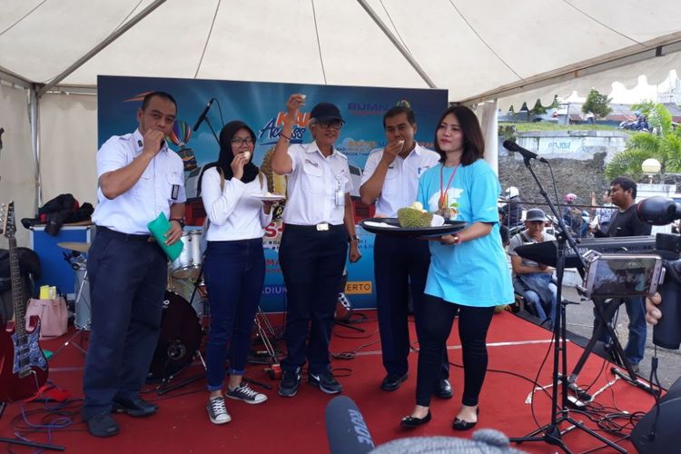 Festival durian yang diadakan PT KAI di Stasiun Purwokerto, Jumat (30/3/2018).