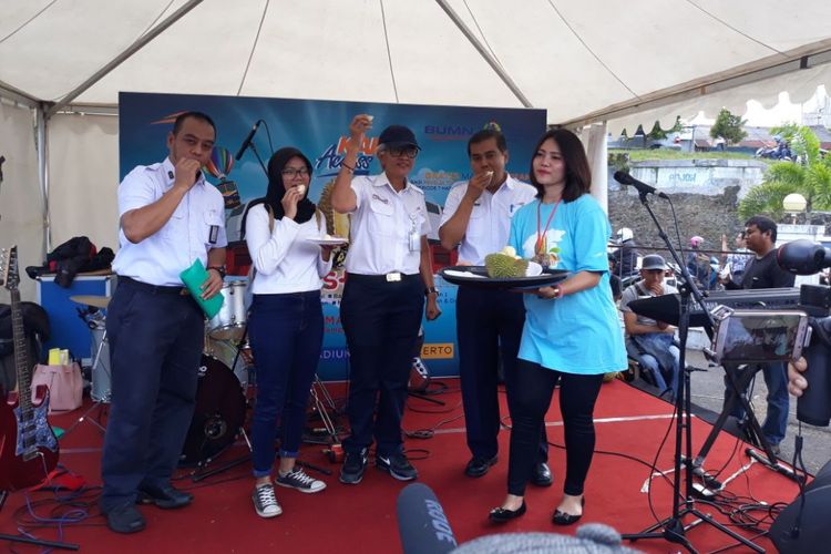 
Festival durian yang diadakan PT KAI di Stasiun Purwokerto, Jumat (30/3/2018).