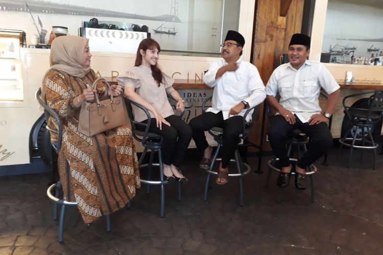 Gus Ipul dan Tsamara Amany usai menggelar pertemuan di Surabaya