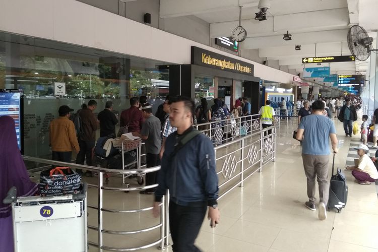 Suasana Bandara Halim Perdanakusuma pasca HUT AU ke-72, Senin (9/4/2018)